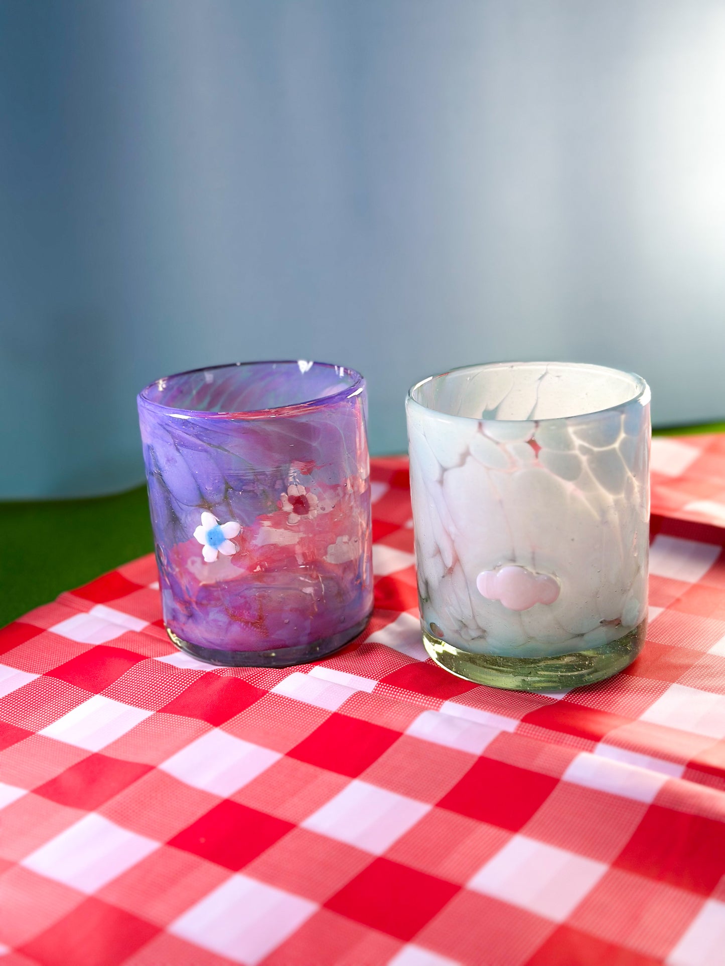 Vaso soplado a mano con charm – Edición limitada