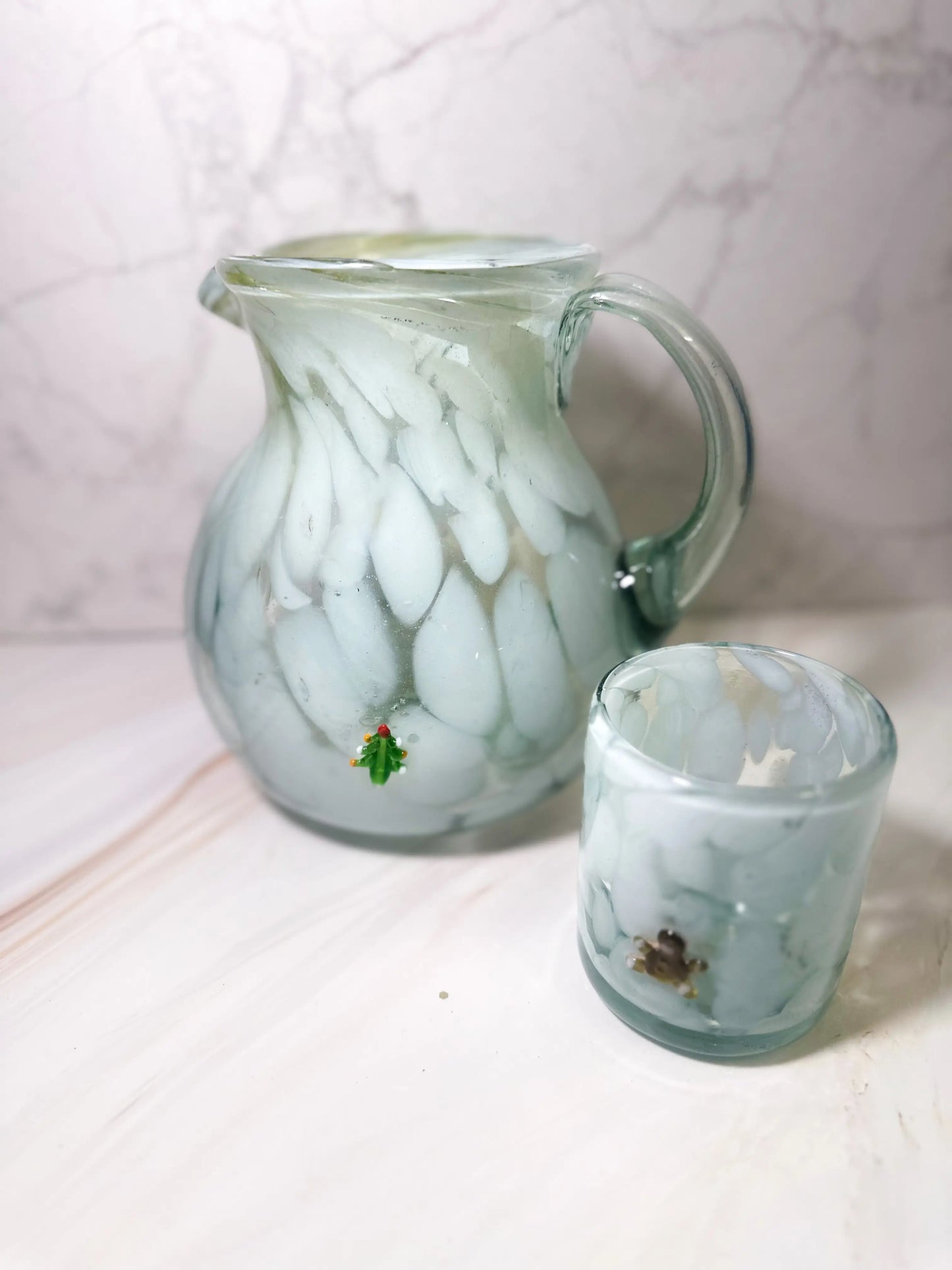 Set de Jarra y 4 Vasos Artesanales Soplados a Mano - Personaliza los Colores (Blanco , Azul y Verde)