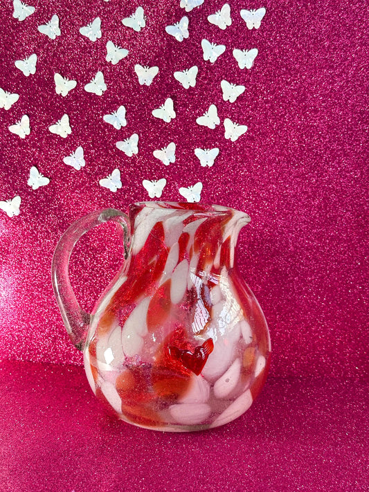 Jarra Jarra Artesanal Soplada a Mano con Charm de Corazón – Vidrio Reciclado