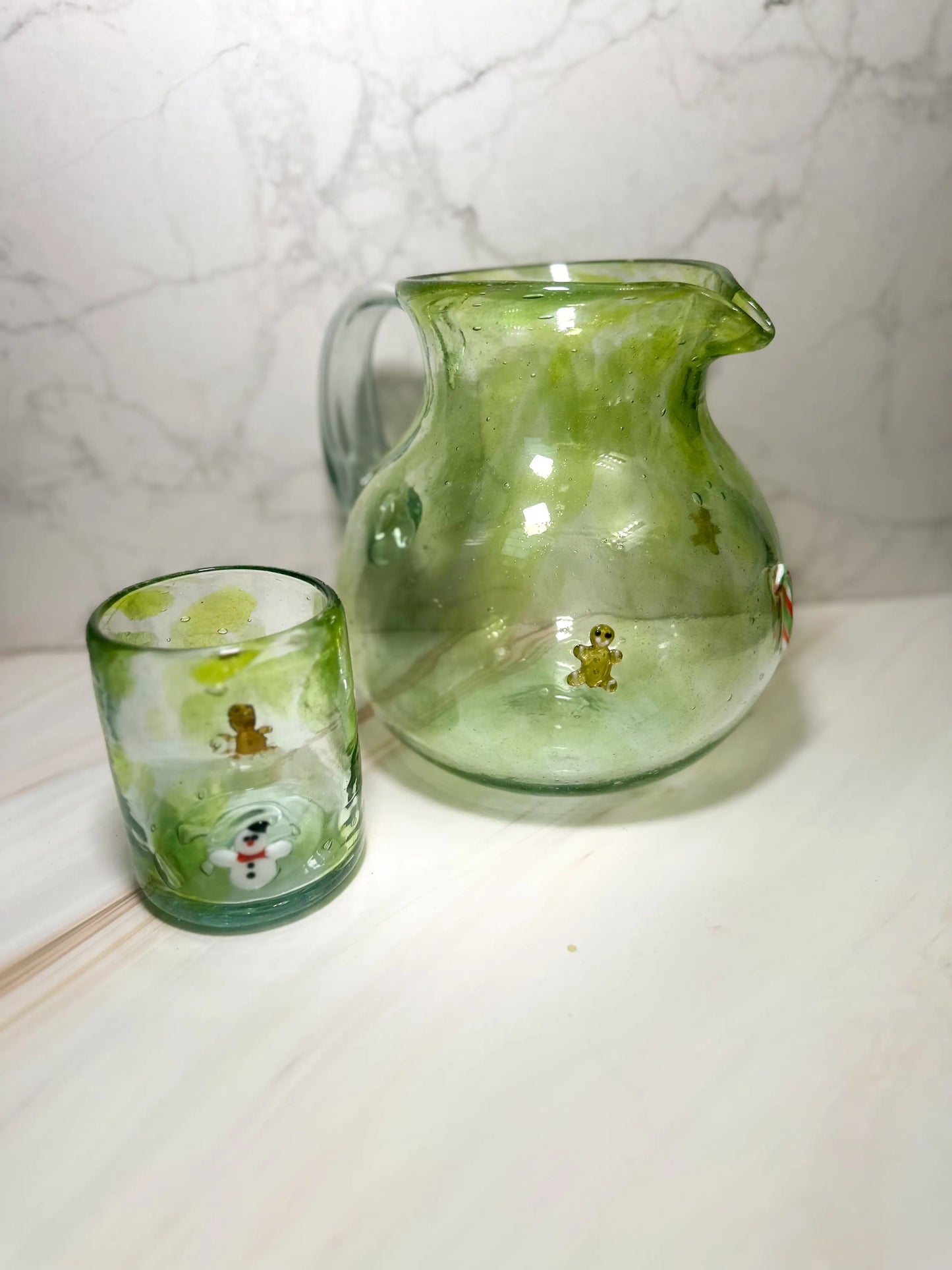 Jarra Jarra Artesanal Soplada a Mano con Charm de Vidrio - Colores Blanco, Azul y Verde (winter)