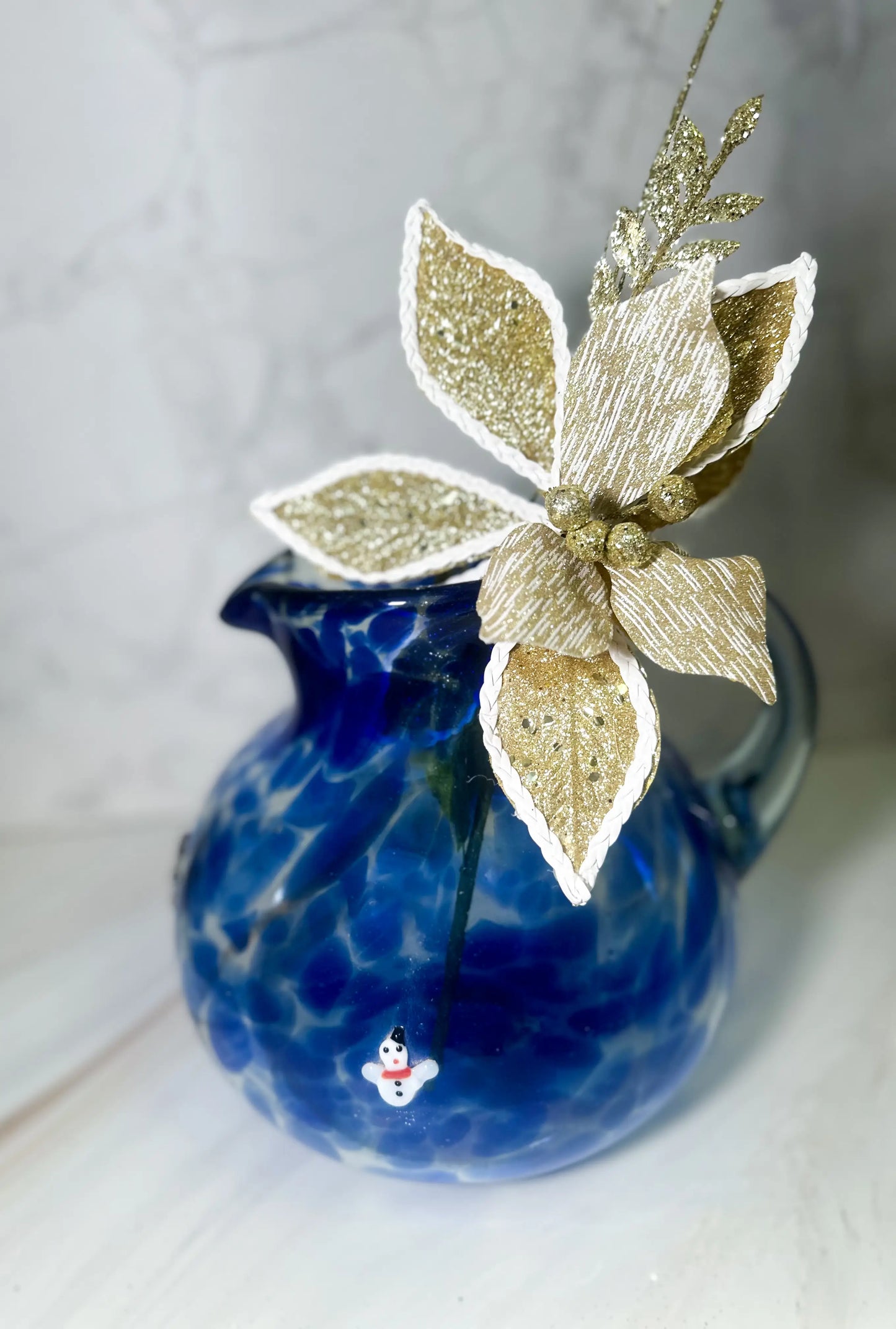 Jarra Jarra Artesanal Soplada a Mano con Charm de Vidrio - Colores Blanco, Azul y Verde (winter)