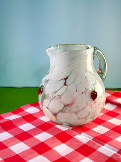 Jarra blanca fresa Jarra soplada a mano con Charms – Edición limitada