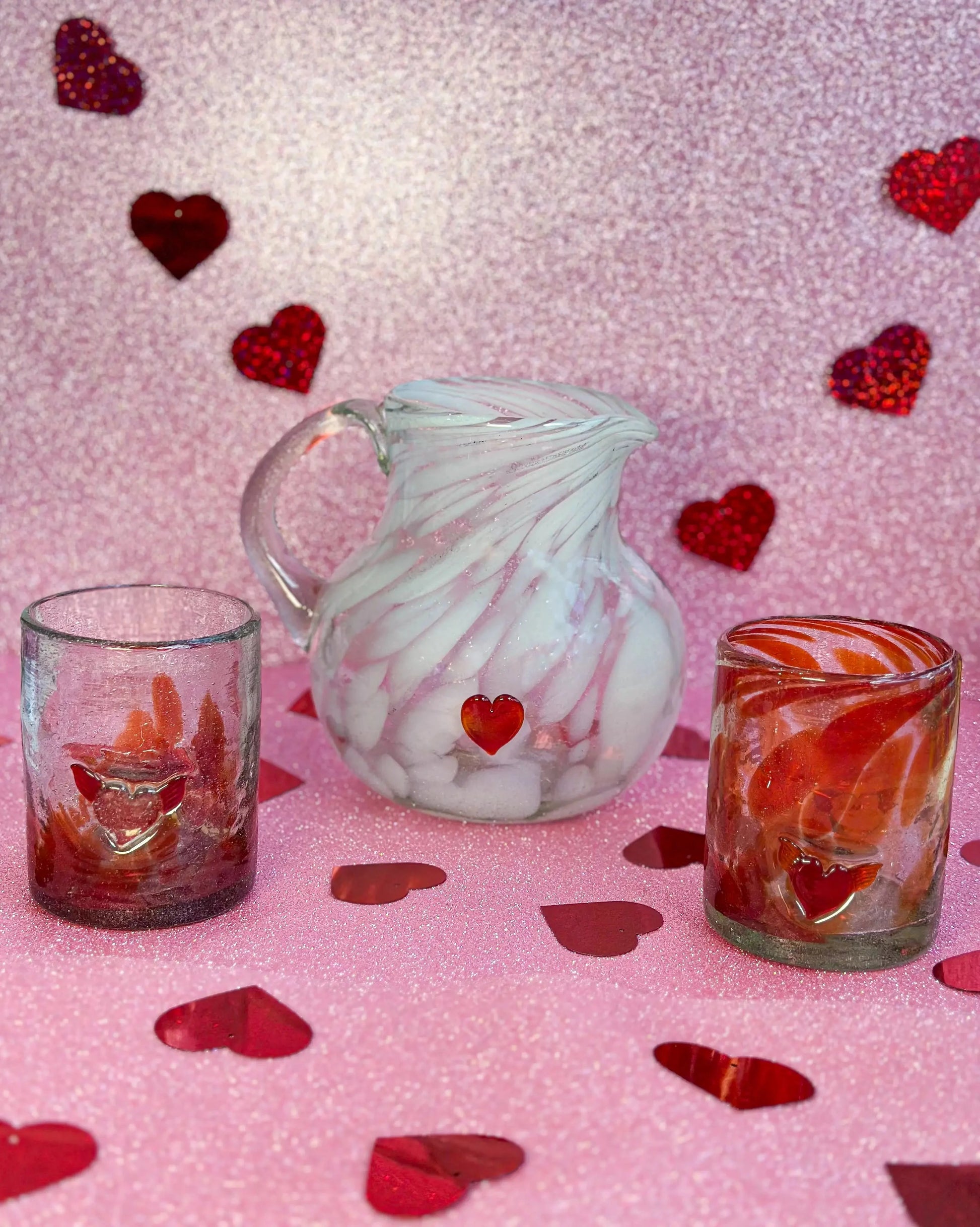 Bundle Set de Cristalería Artesanal – Jarra y Vasos con Detalle de Corazón