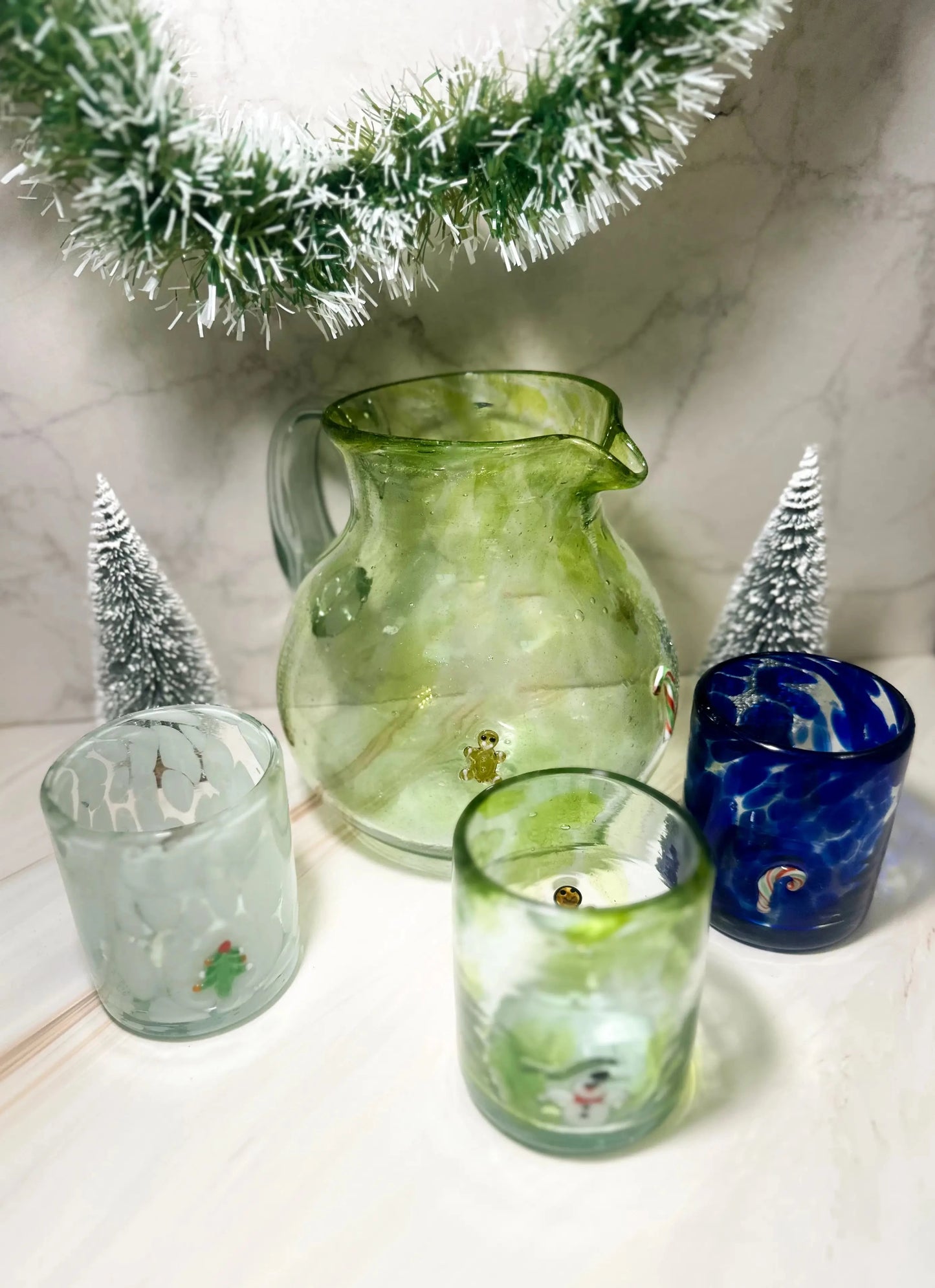 Set de Jarra y 4 Vasos Artesanales Soplados a Mano - Personaliza los Colores (Blanco , Azul y Verde)