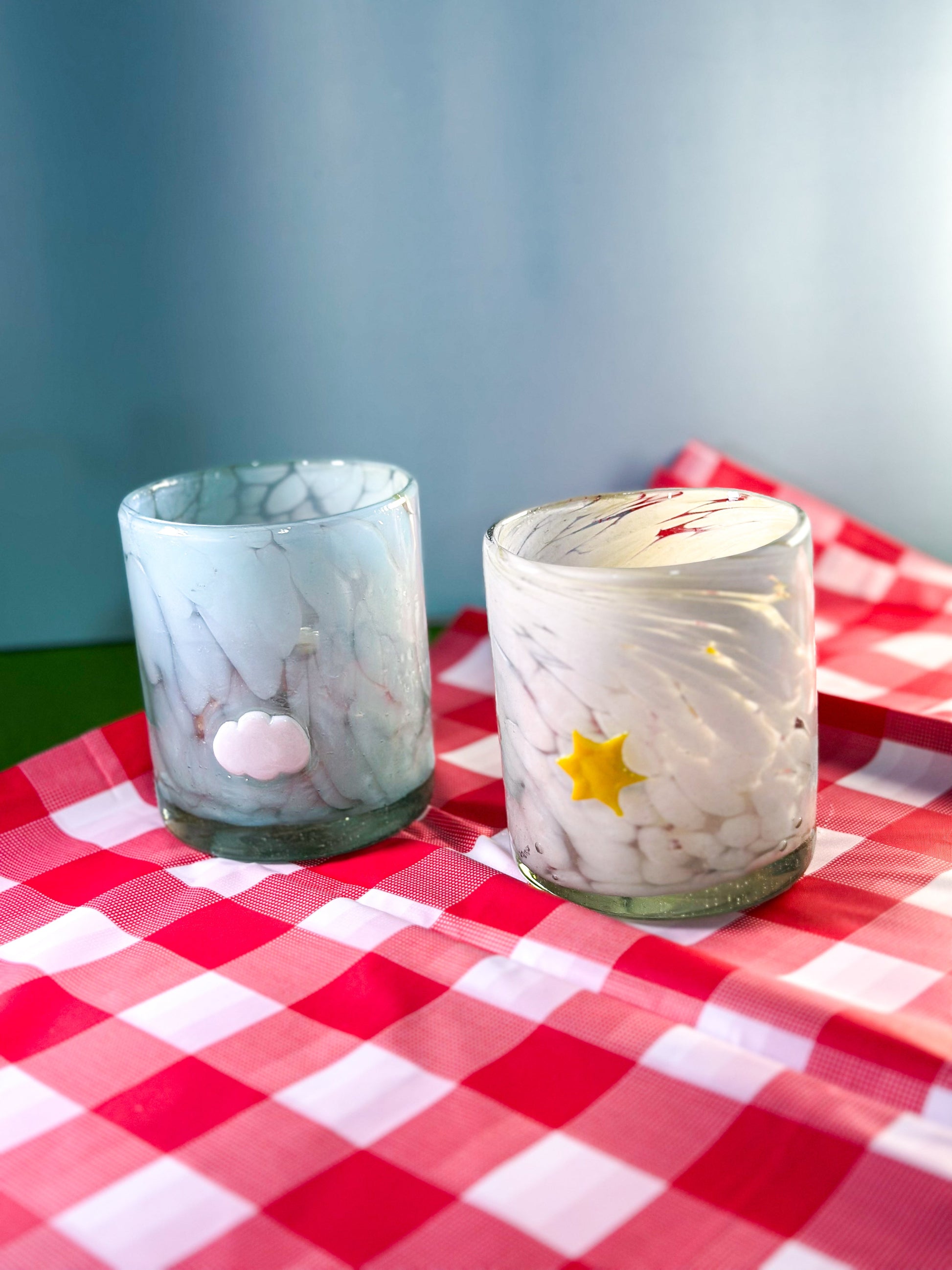 Vasos blanco sol Vaso soplado a mano con charm – Edición limitada